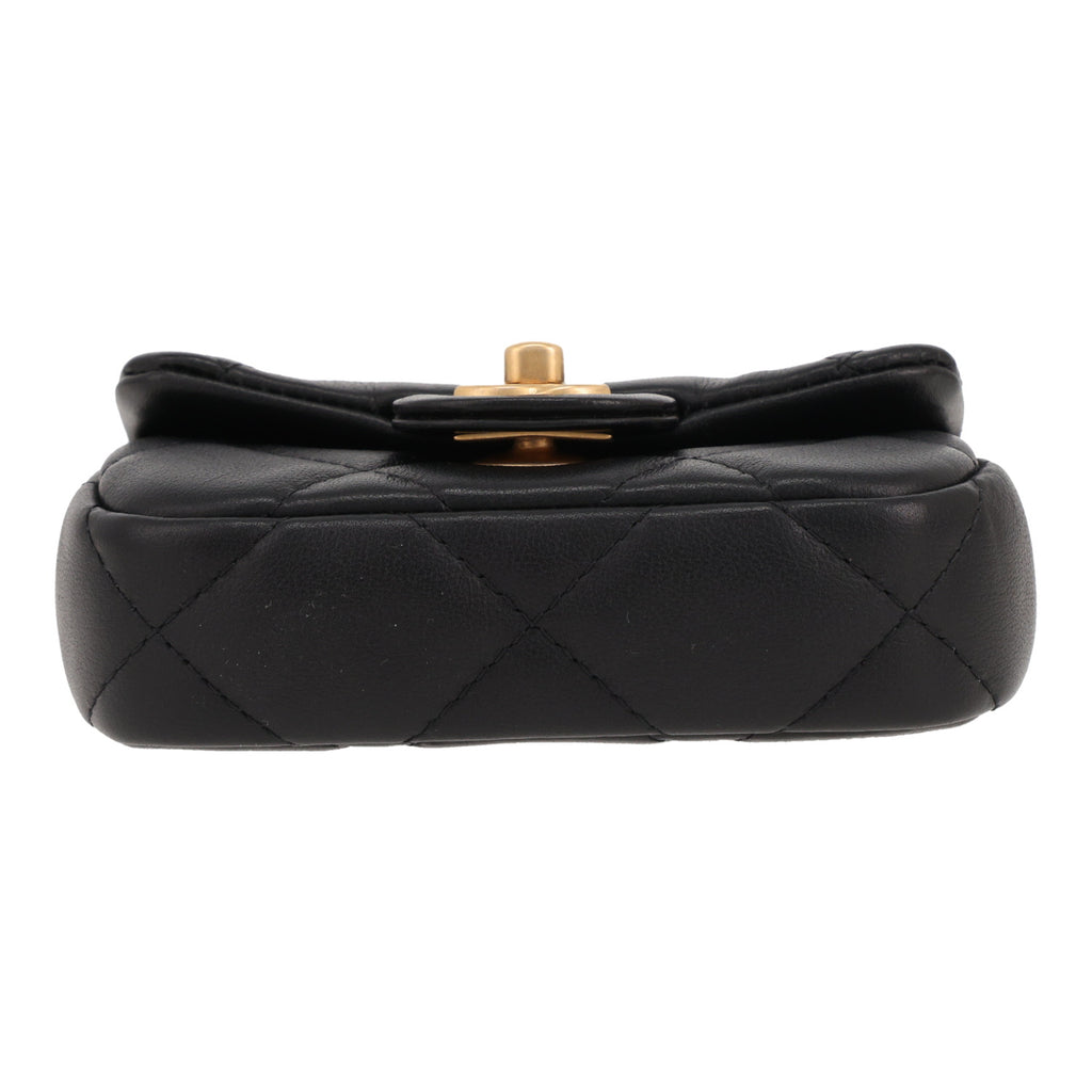 Chanel Chain Pouch mini shoulder bag in black quilted leather - DETAIL 1