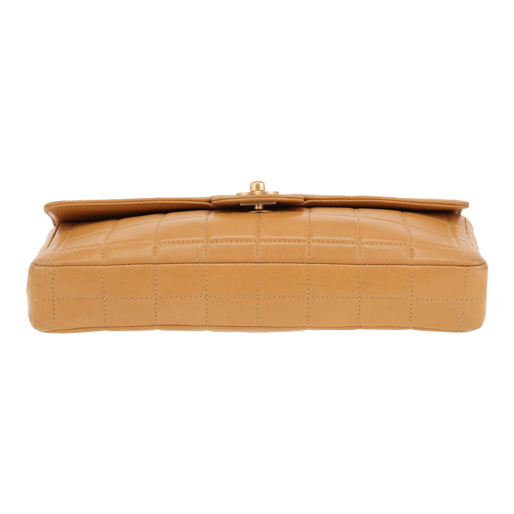 Chanel Choco bar handbag in beige quilted leather - DETAIL 1