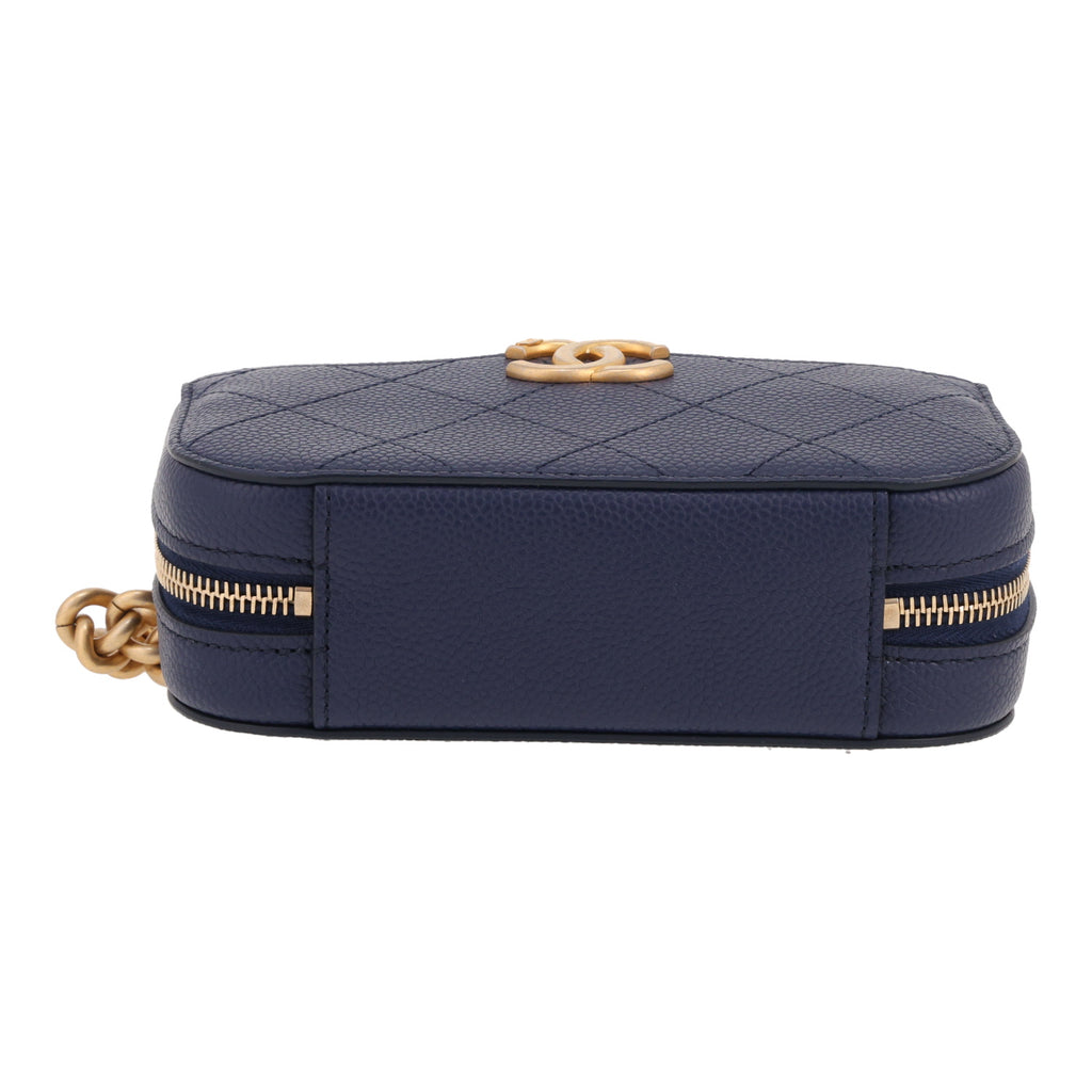 Chanel clutch-belt in blue quilted grained leather - DETAIL 1