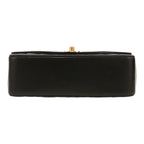 Chanel Diana shoulder bag in black quilted leather - DETAIL 1