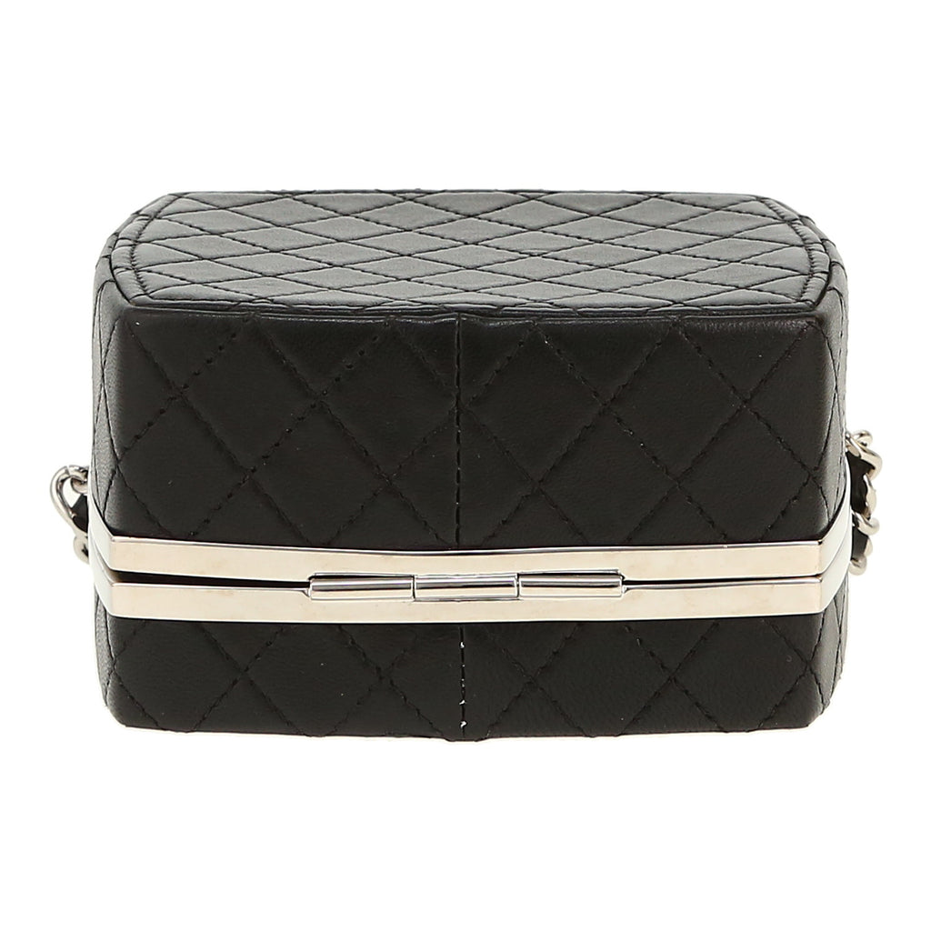 Chanel Editions Limitées clutch in black quilted leather - DETAIL 1