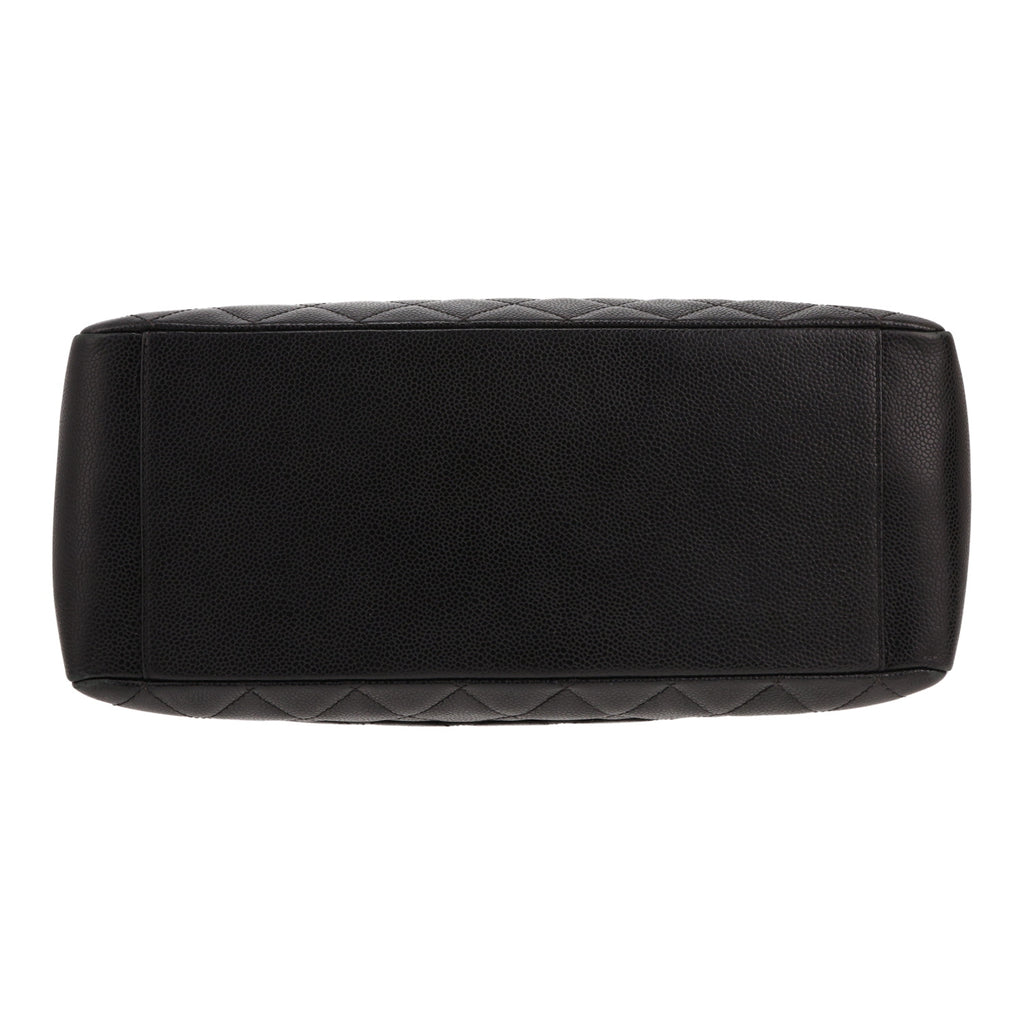 Chanel GST Shopping Tote Bag in Noir quilted grained leather - DETAIL 1