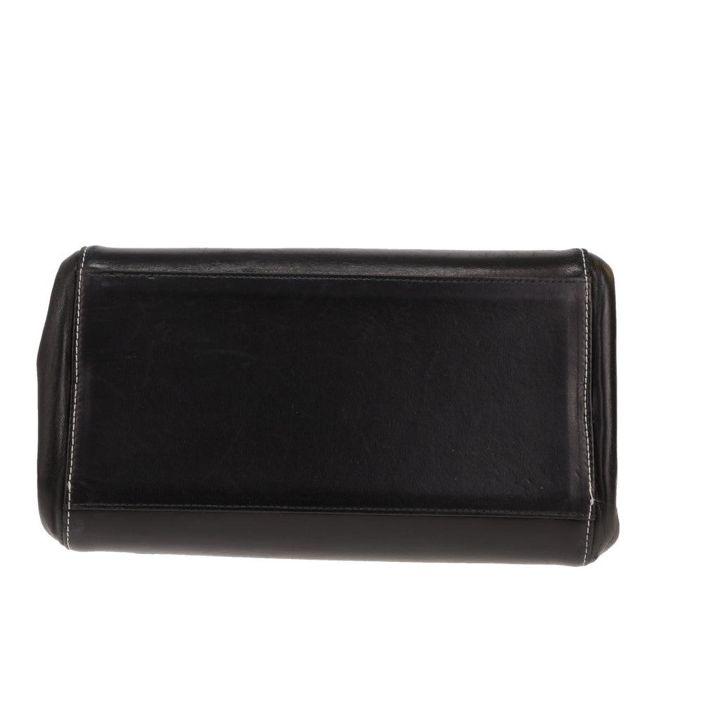 Chanel handbag in black patent leather - DETAIL 1