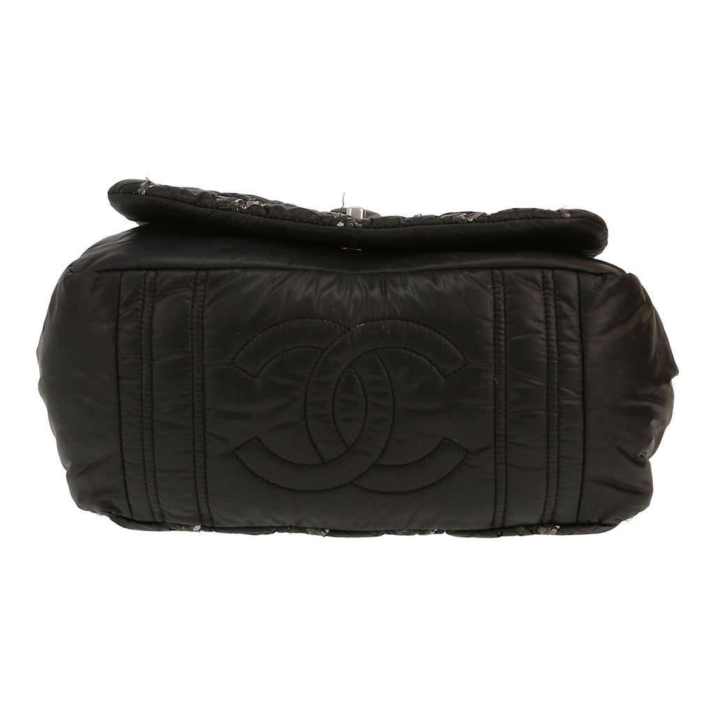 Chanel handbag in black quilted canvas - DETAIL 1
