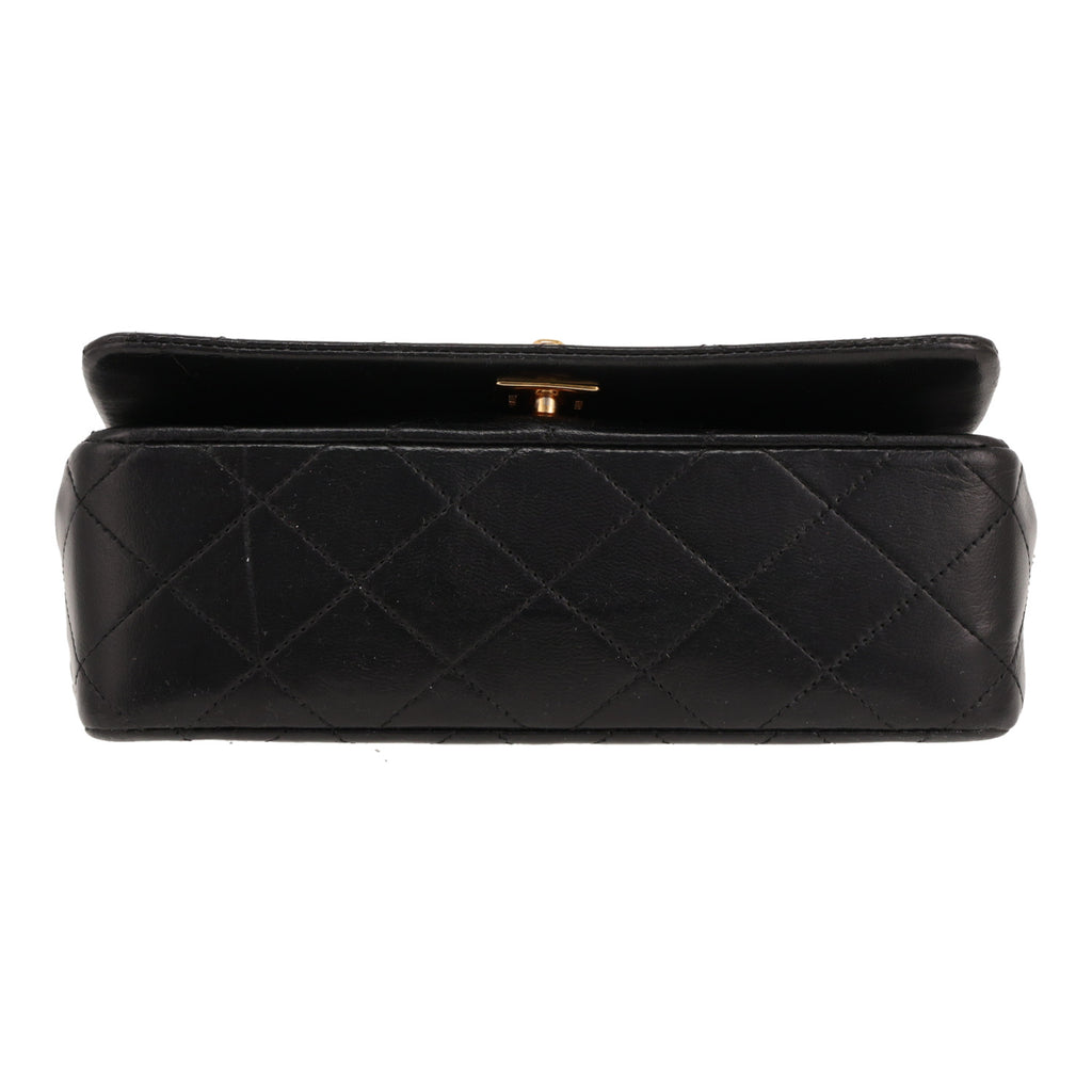 Chanel Mademoiselle shoulder bag in black quilted leather - DETAIL 1
