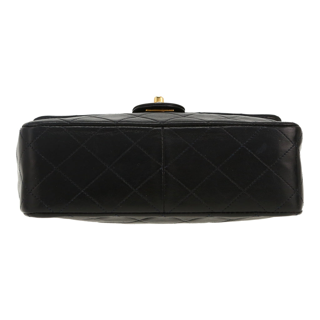 Chanel Mini Timeless shoulder bag in black quilted leather - DETAIL 1
