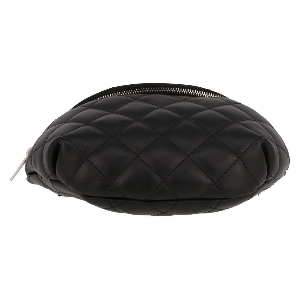 Chanel Pochette clutch-belt in black quilted leather - DETAIL 1