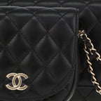 Chanel shoulder bag in black quilted leather - DETAIL 1