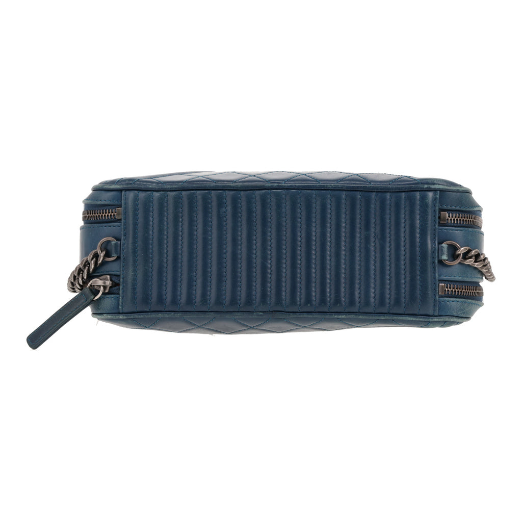 Chanel shoulder bag in blue quilted leather - DETAIL 1