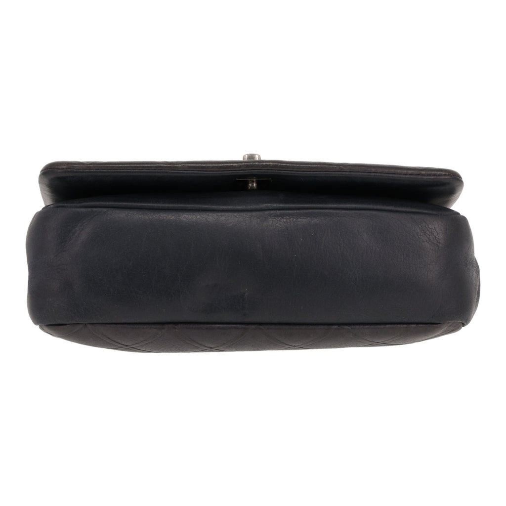 Chanel shoulder bag in grey leather - DETAIL 1