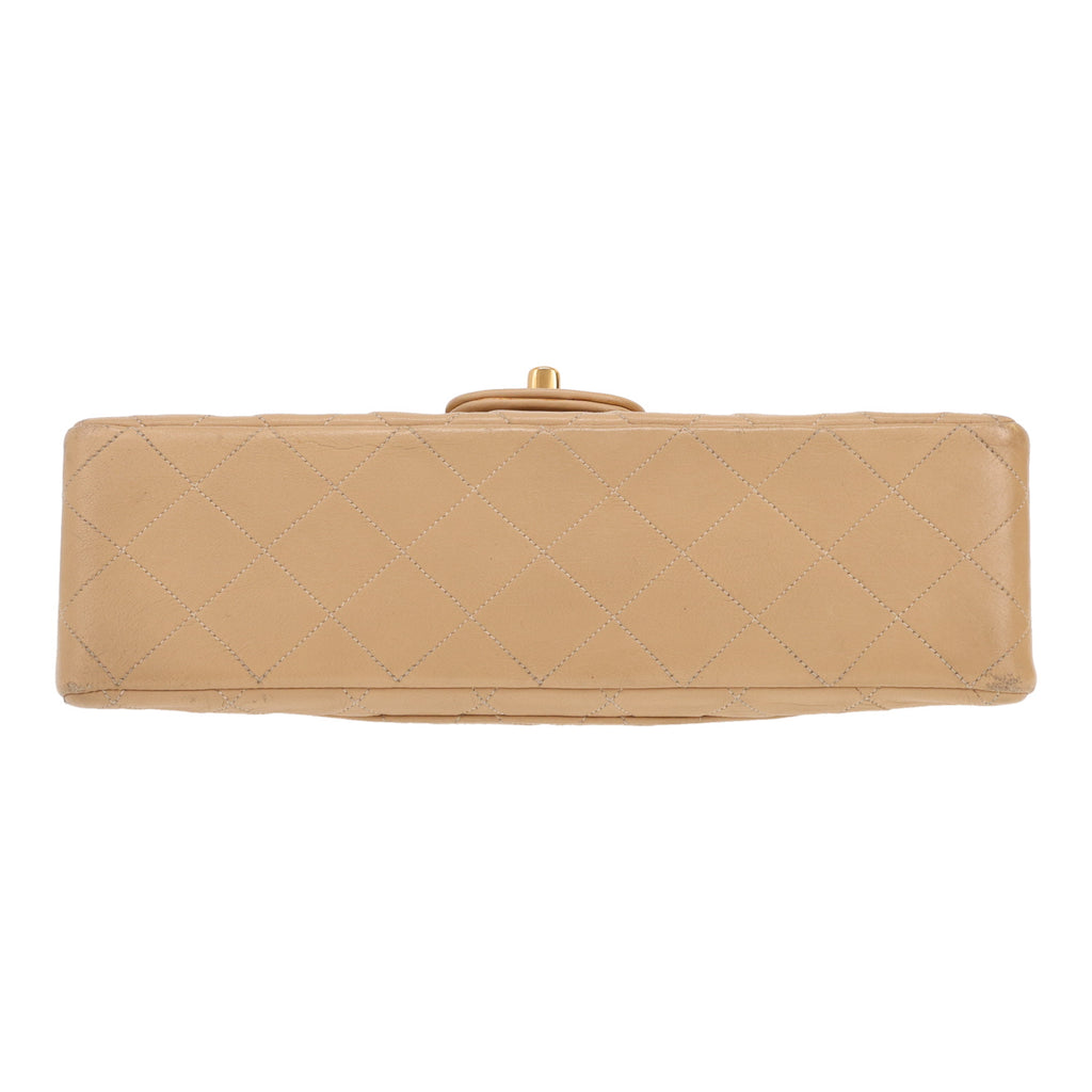 Chanel Timeless Classic handbag in beige quilted leather - DETAIL 1