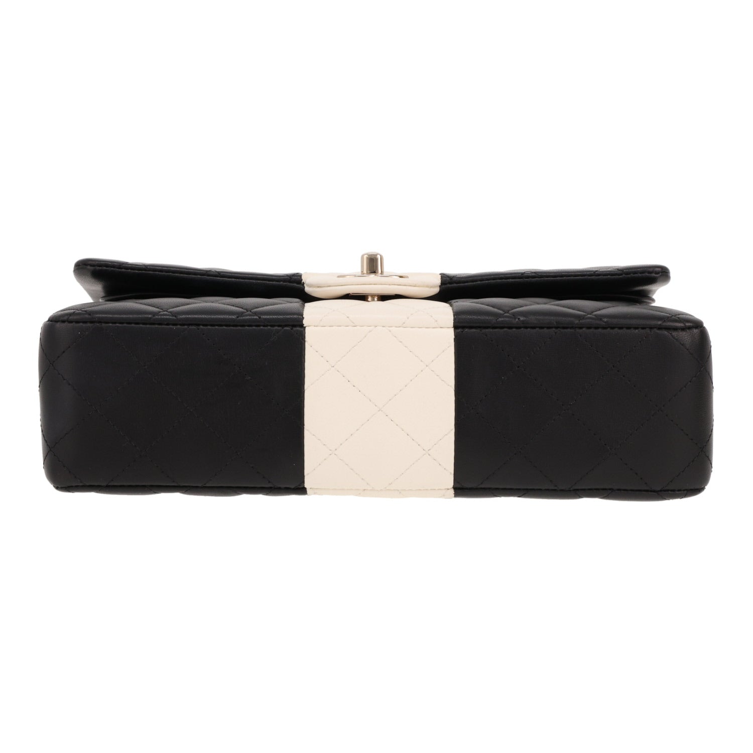 Chanel Timeless Classic handbag in black and white quilted leather - DETAIL 1