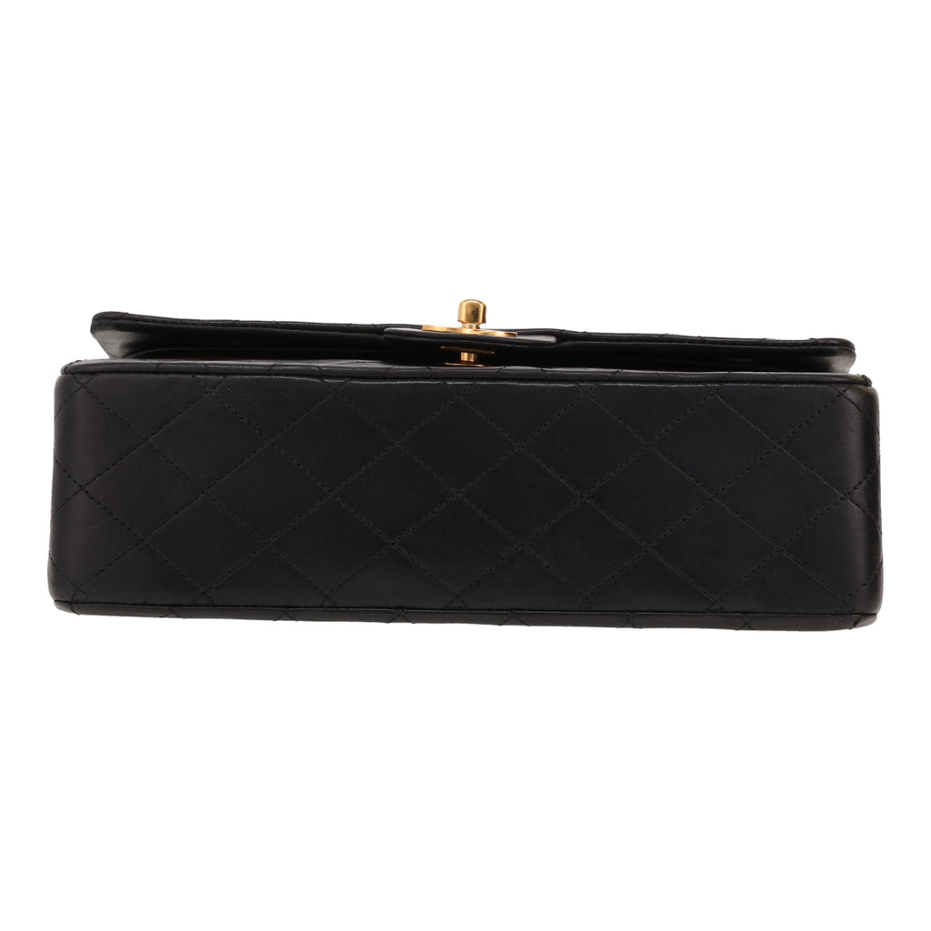 Chanel Timeless Classic handbag in black quilted leather - DETAIL 1