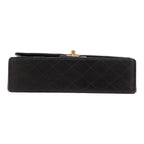 Chanel Timeless Classic handbag in black quilted leather - DETAIL 1