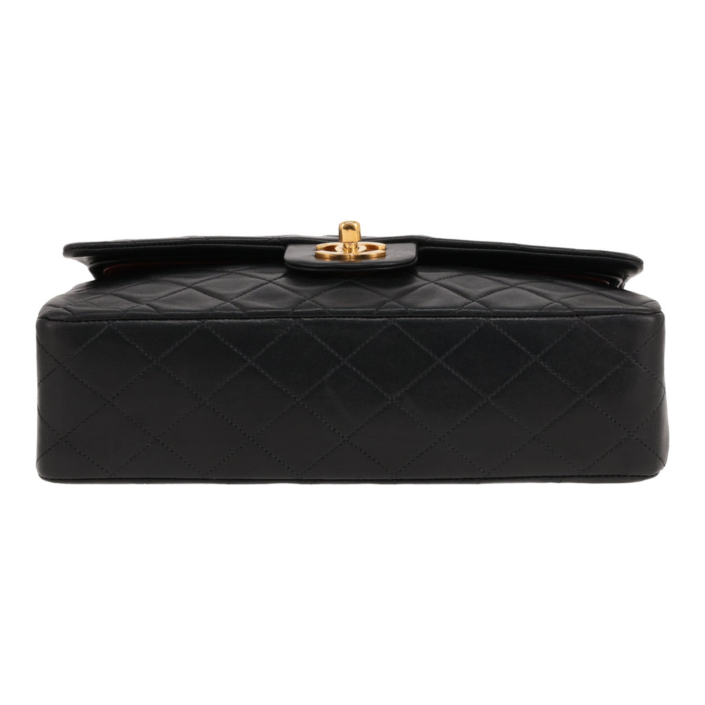 Chanel Timeless Classic handbag in black quilted leather - DETAIL 1