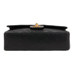 Chanel Timeless Classic handbag in black quilted leather - DETAIL 1
