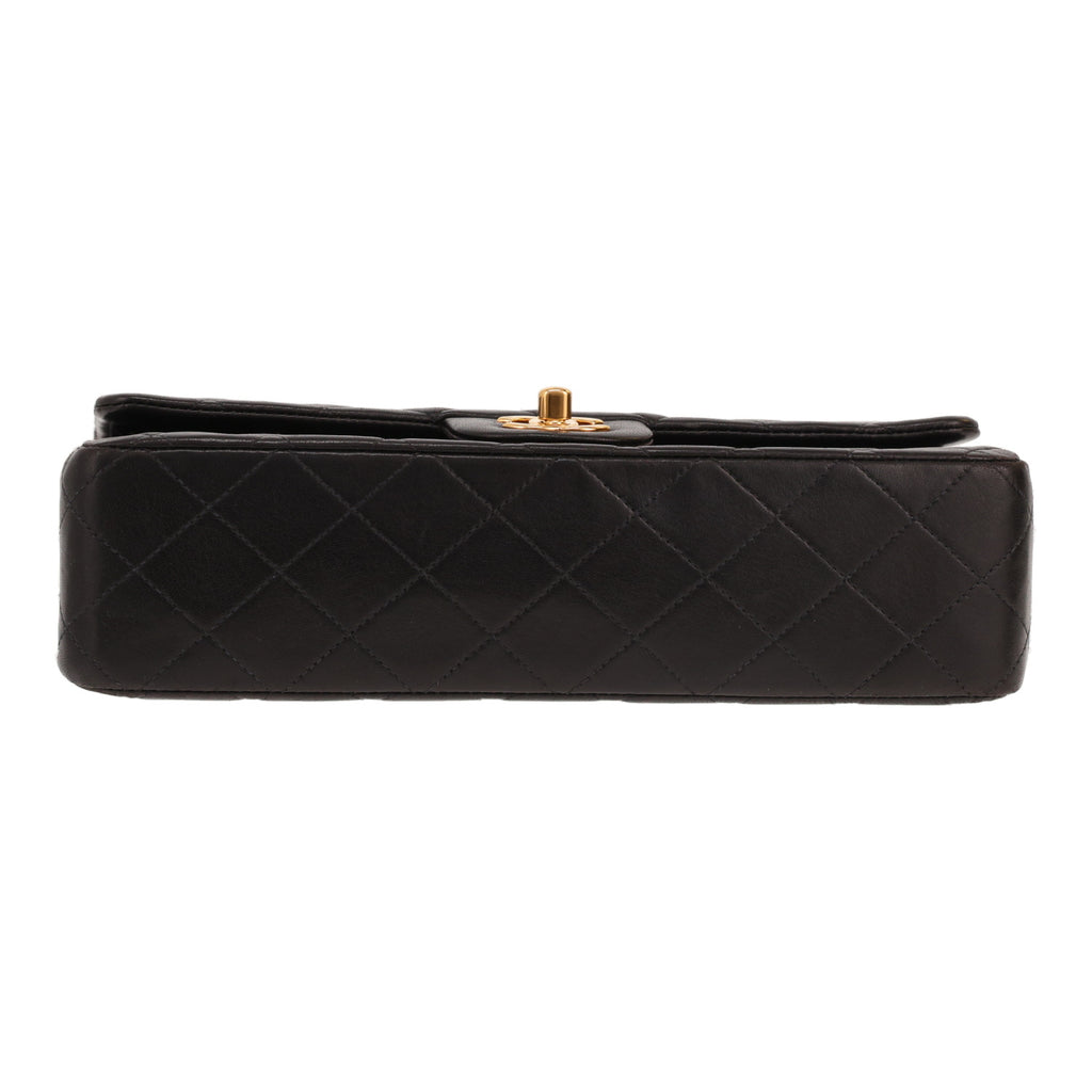 Chanel Timeless Classic handbag in black quilted leather - DETAIL 1