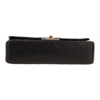 Chanel Timeless Classic handbag in black quilted leather - DETAIL 1