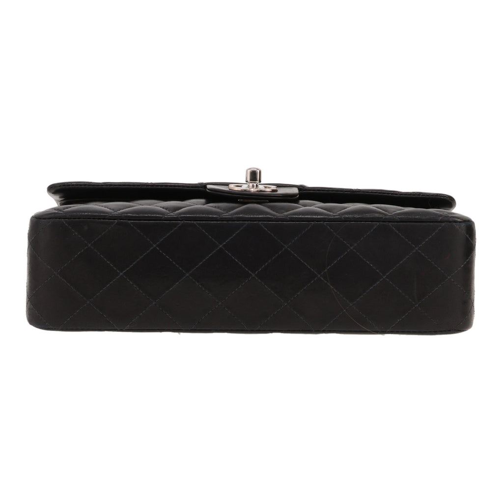 Chanel Timeless Classic handbag in black quilted leather - DETAIL 1