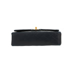Chanel Timeless Classic handbag in navy blue quilted leather - DETAIL 1