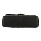Chanel Timeless Jumbo shoulder bag in black quilted grained leather - DETAIL 1