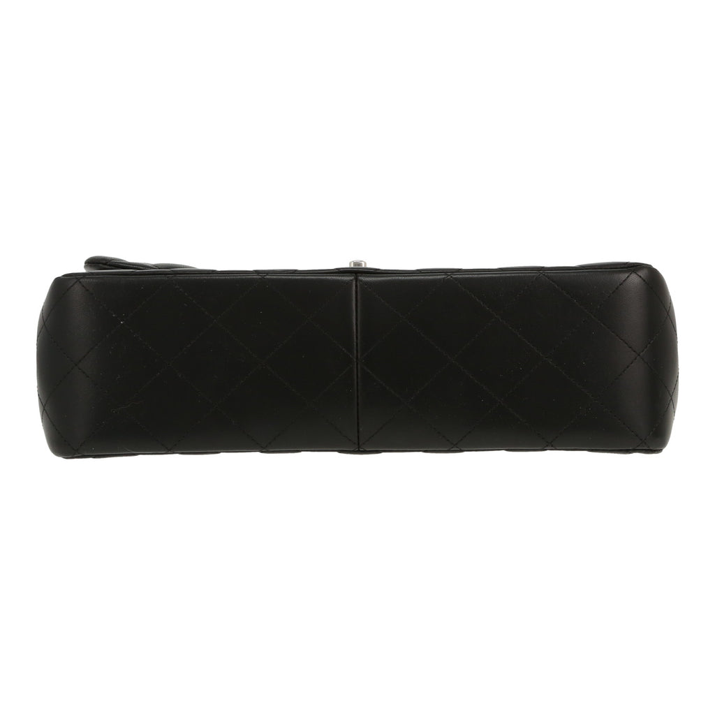 Chanel Timeless Jumbo shoulder bag in black quilted leather - DETAIL 1