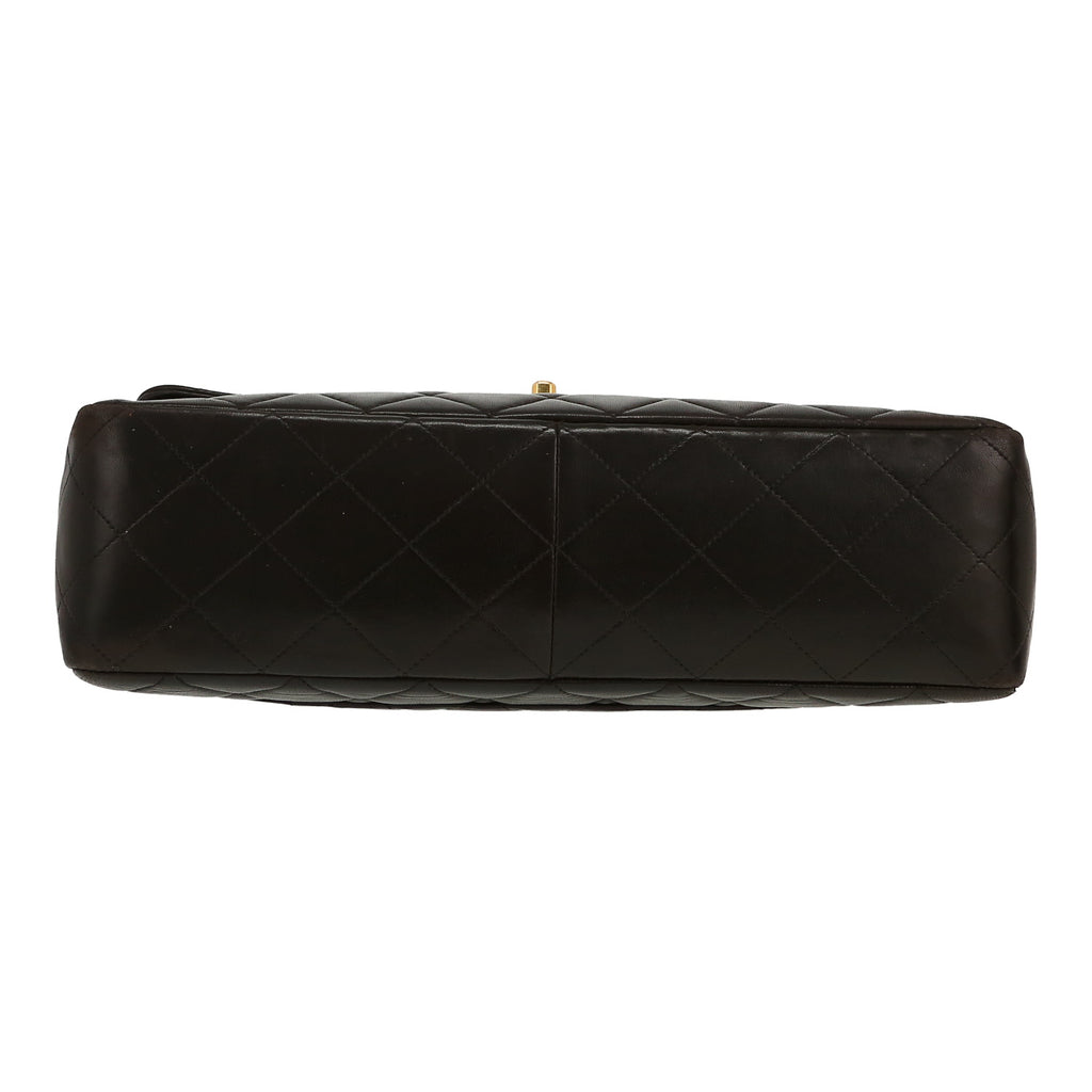 Chanel Timeless Jumbo shoulder bag in black quilted leather - DETAIL 1