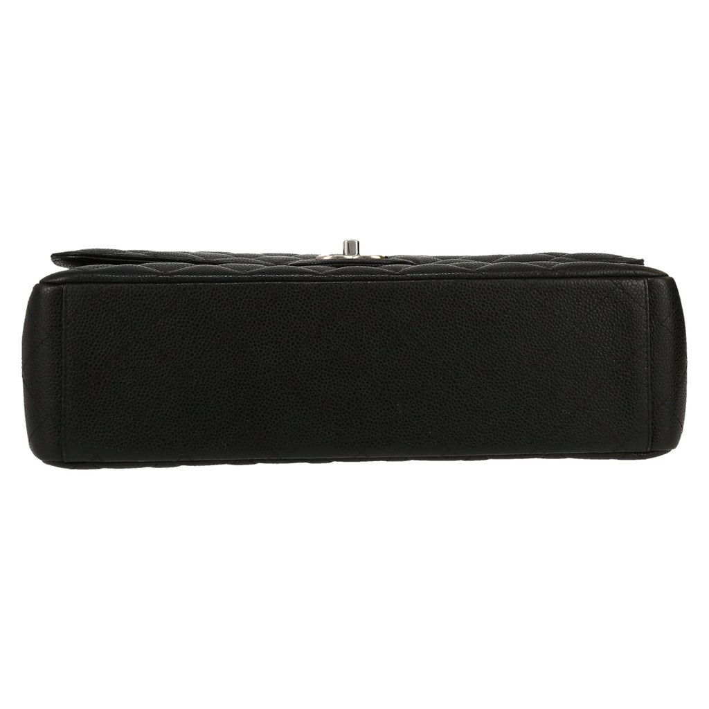 Chanel Timeless Maxi Jumbo handbag in black quilted grained leather - DETAIL 1