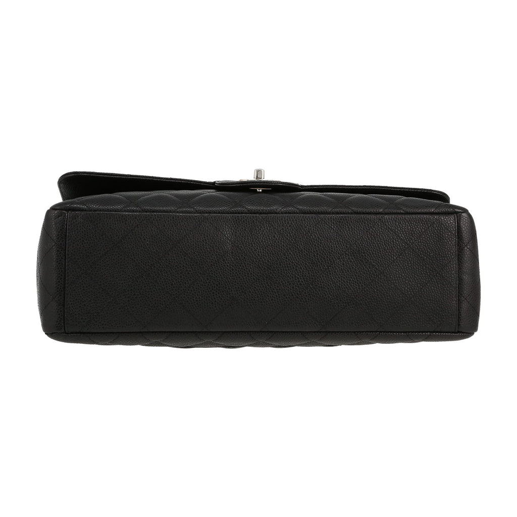 Chanel Timeless Maxi Jumbo handbag in black quilted grained leather - DETAIL 1