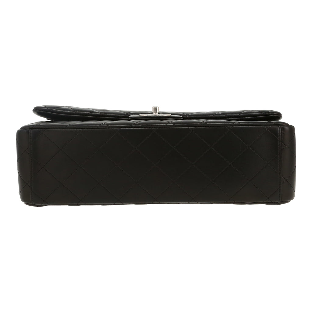 Chanel Timeless Maxi Jumbo handbag in black quilted leather - DETAIL 1