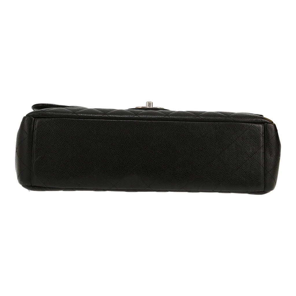 Chanel Timeless Maxi Jumbo shoulder bag in black quilted grained leather - DETAIL 1