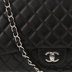 Chanel Timeless Maxi Jumbo shoulder bag in black quilted leather - DETAIL 1