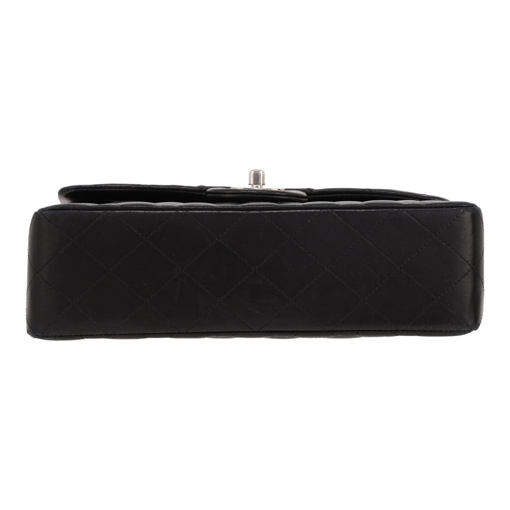 Chanel Timeless Petit handbag in black quilted leather - DETAIL 1