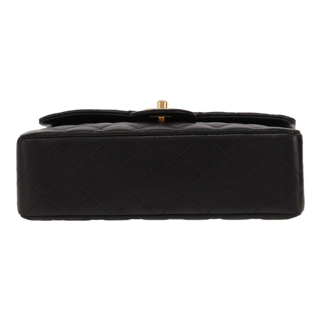 Chanel Timeless Petit handbag in black quilted leather - DETAIL 1