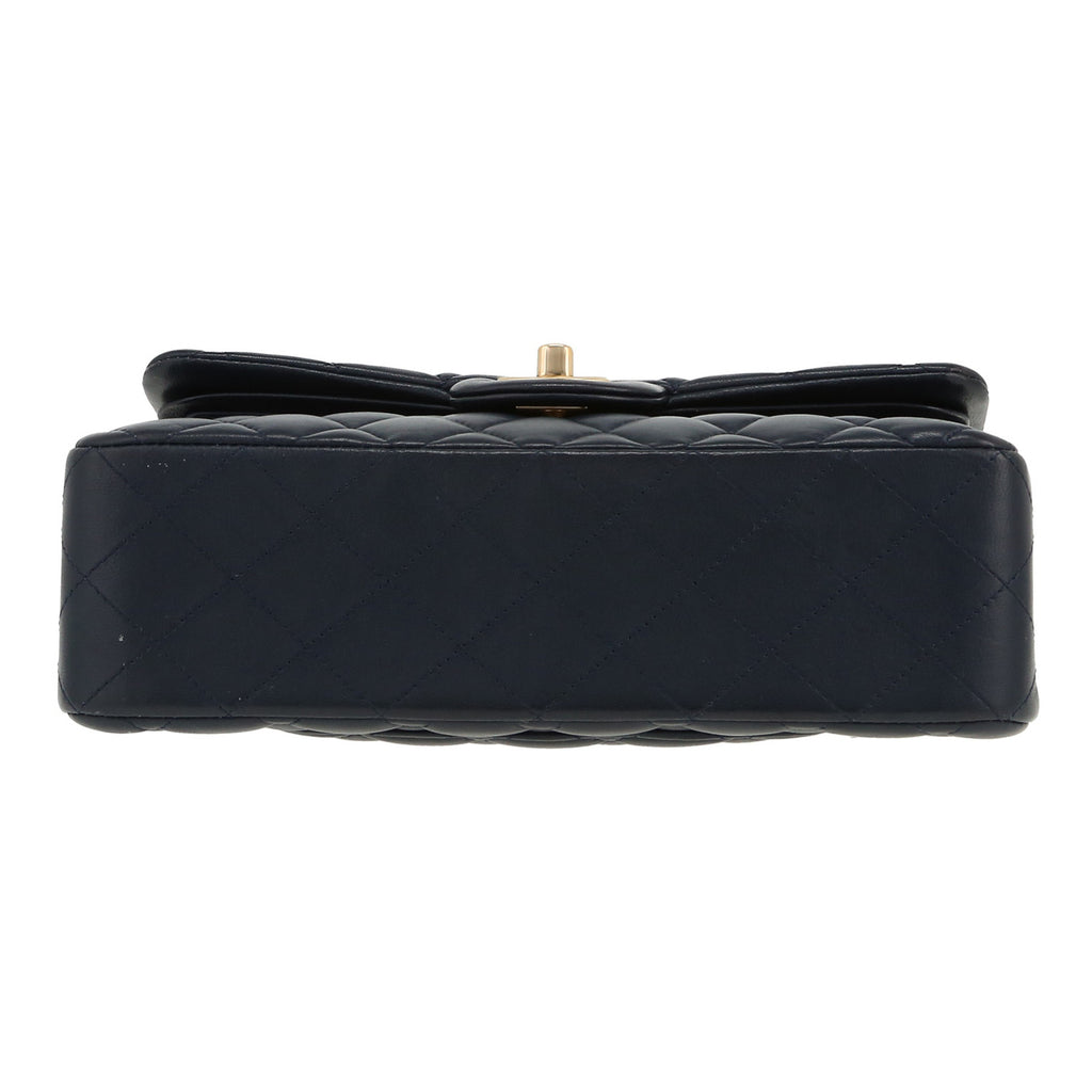 Chanel Timeless Petit handbag in blue quilted leather - DETAIL 1