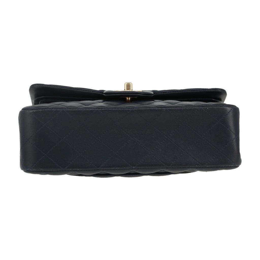 Chanel Timeless Petit handbag in navy blue quilted leather - DETAIL 1