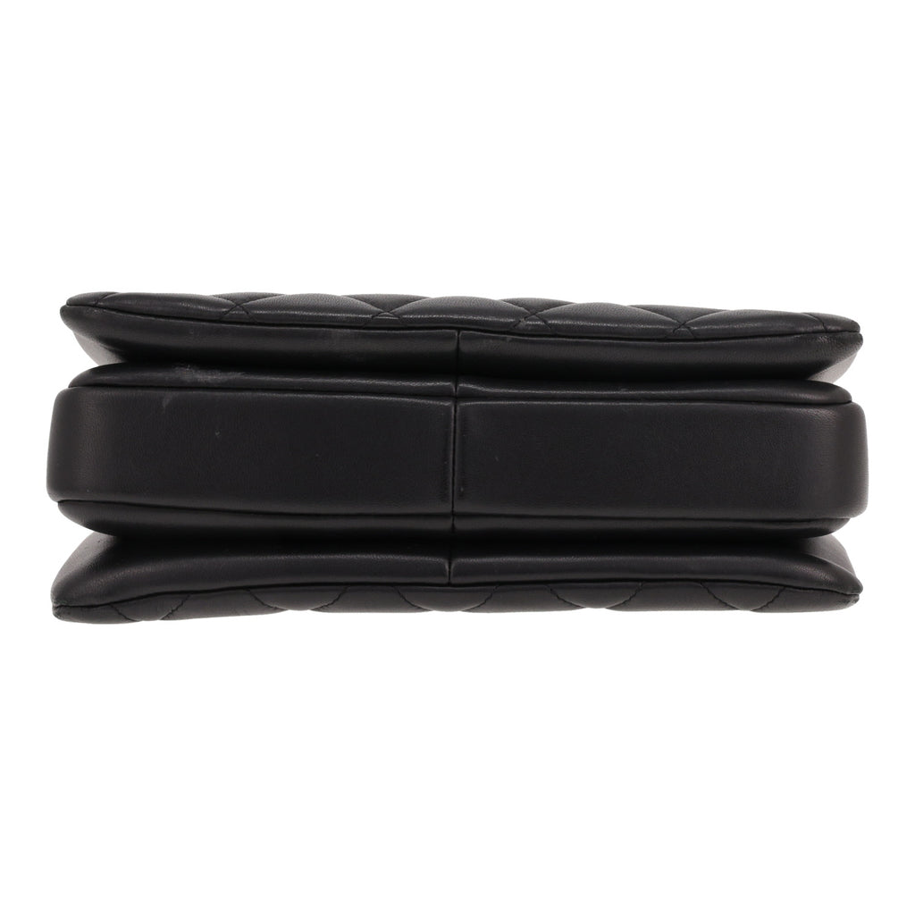 Chanel Trendy CC shoulder bag in black quilted leather - DETAIL 1