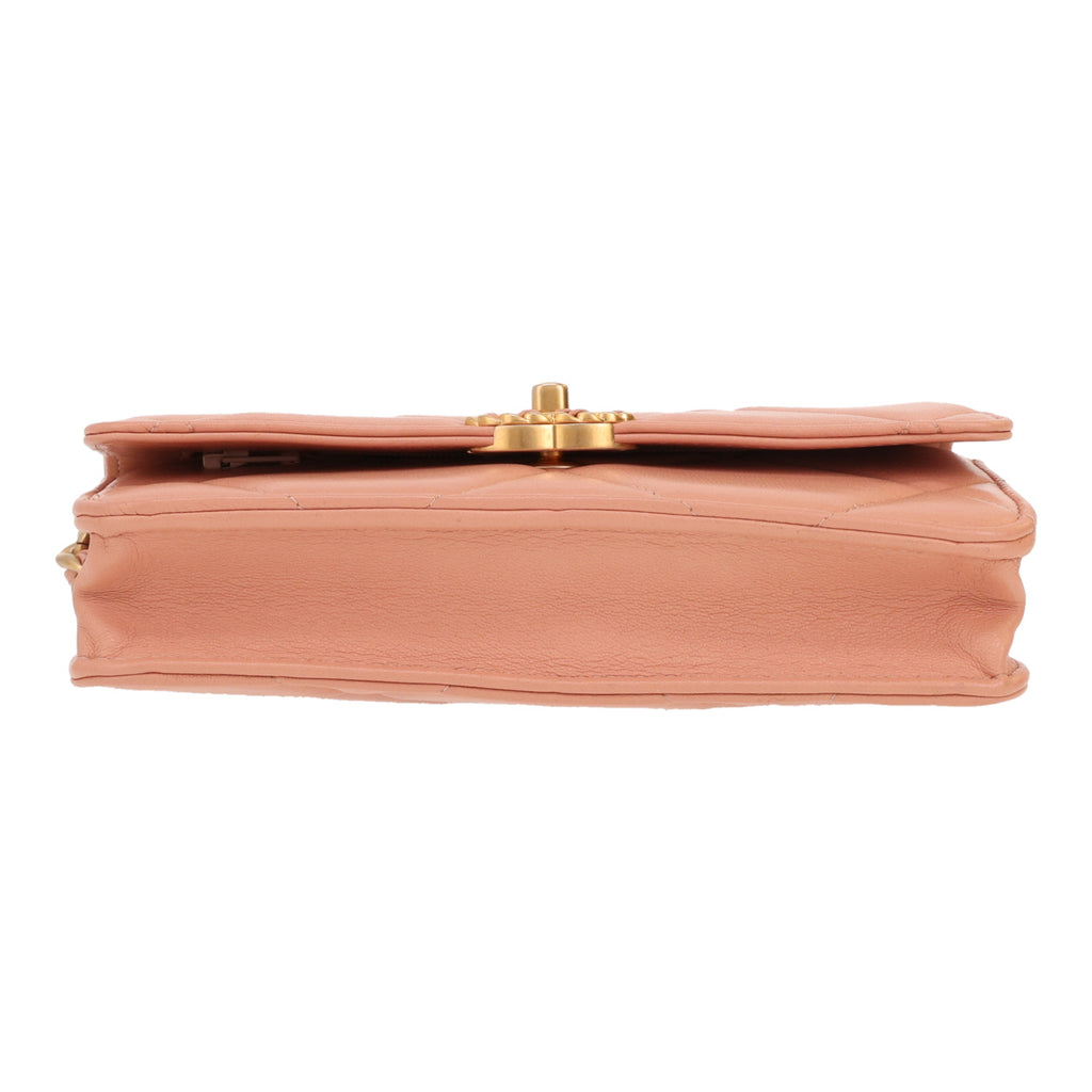 Chanel Wallet on Chain 19 shoulder bag in pink quilted leather - DETAIL 1