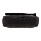 Vintage Chanel shoulder bag in black quilted leather - DETAIL 1