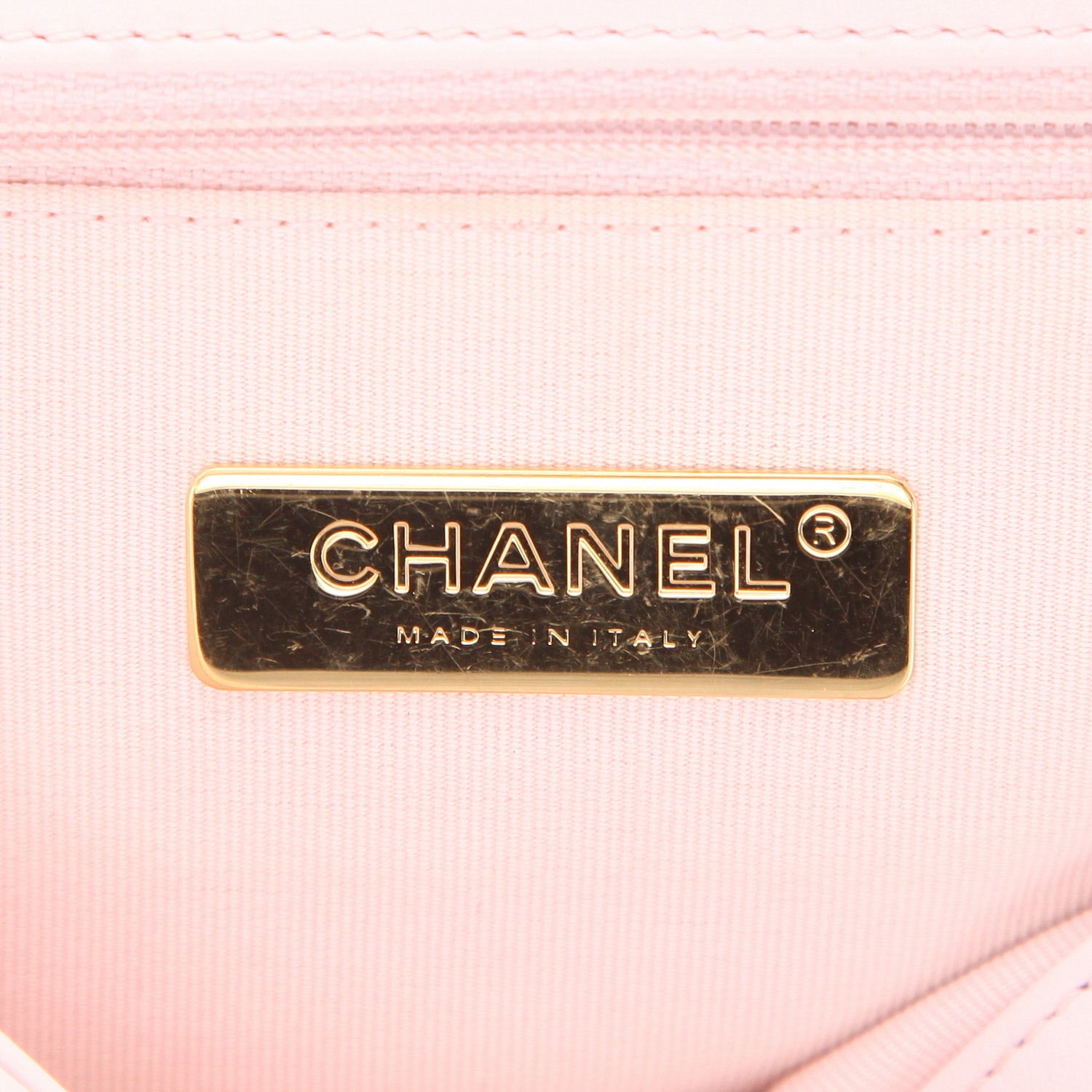 Chanel 19 handbag in pink quilted leather - DETAIL 2