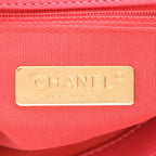 Chanel 19 shoulder bag in pink quilted leather - DETAIL 2