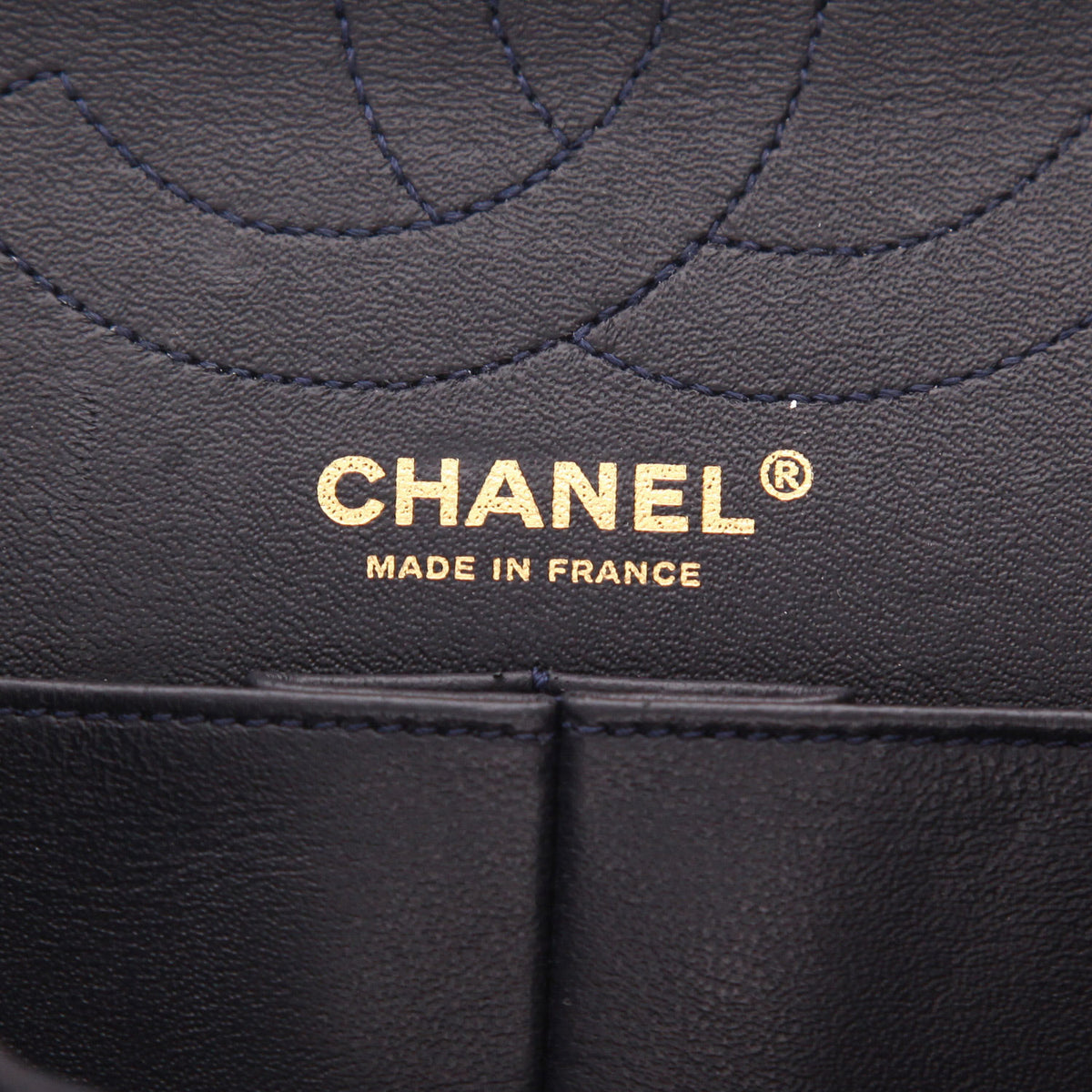 Chanel 2.55 large model handbag in navy blue quilted canvas - DETAIL 2