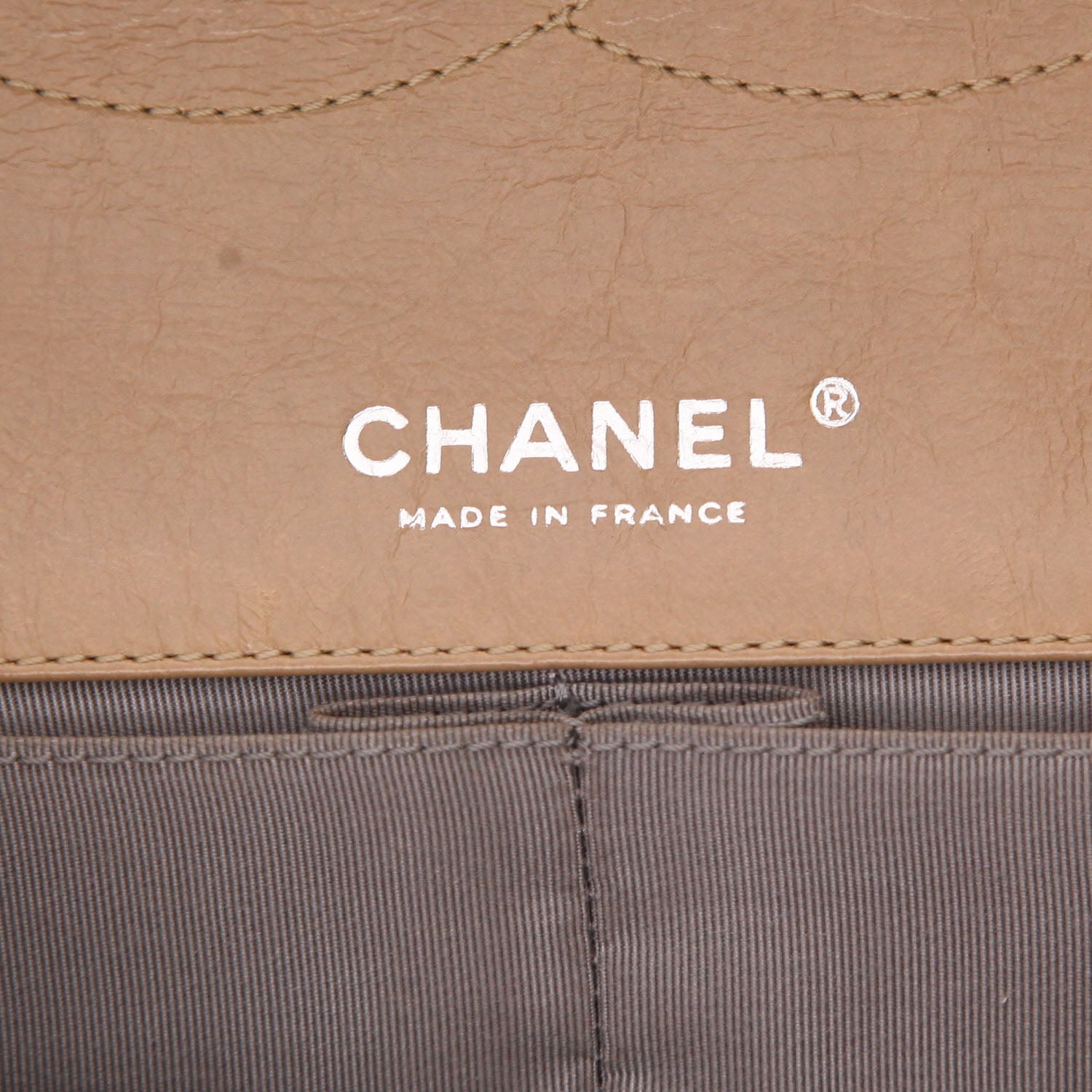 Chanel 2.55 shoulder bag in beige quilted leather - DETAIL 2