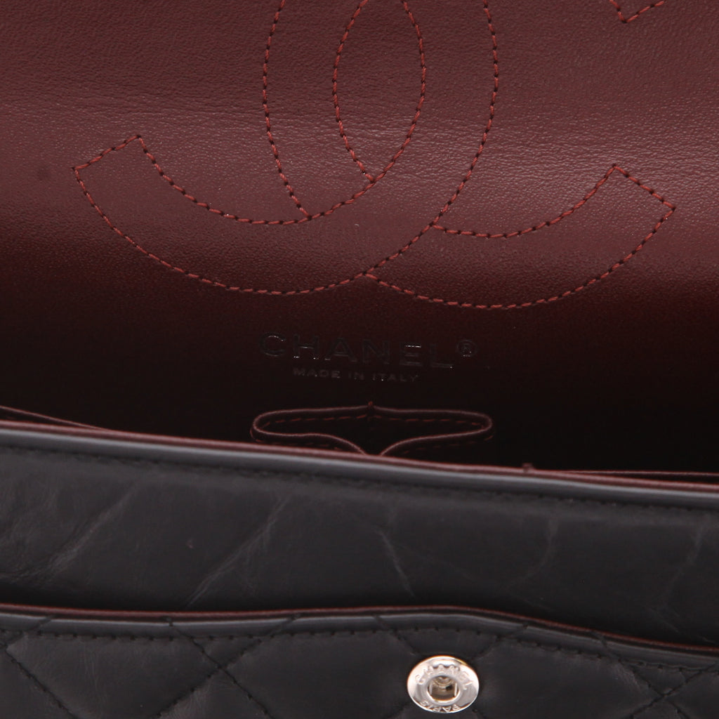 Chanel 2.55 large model shoulder bag in black quilted leather - DETAIL 2