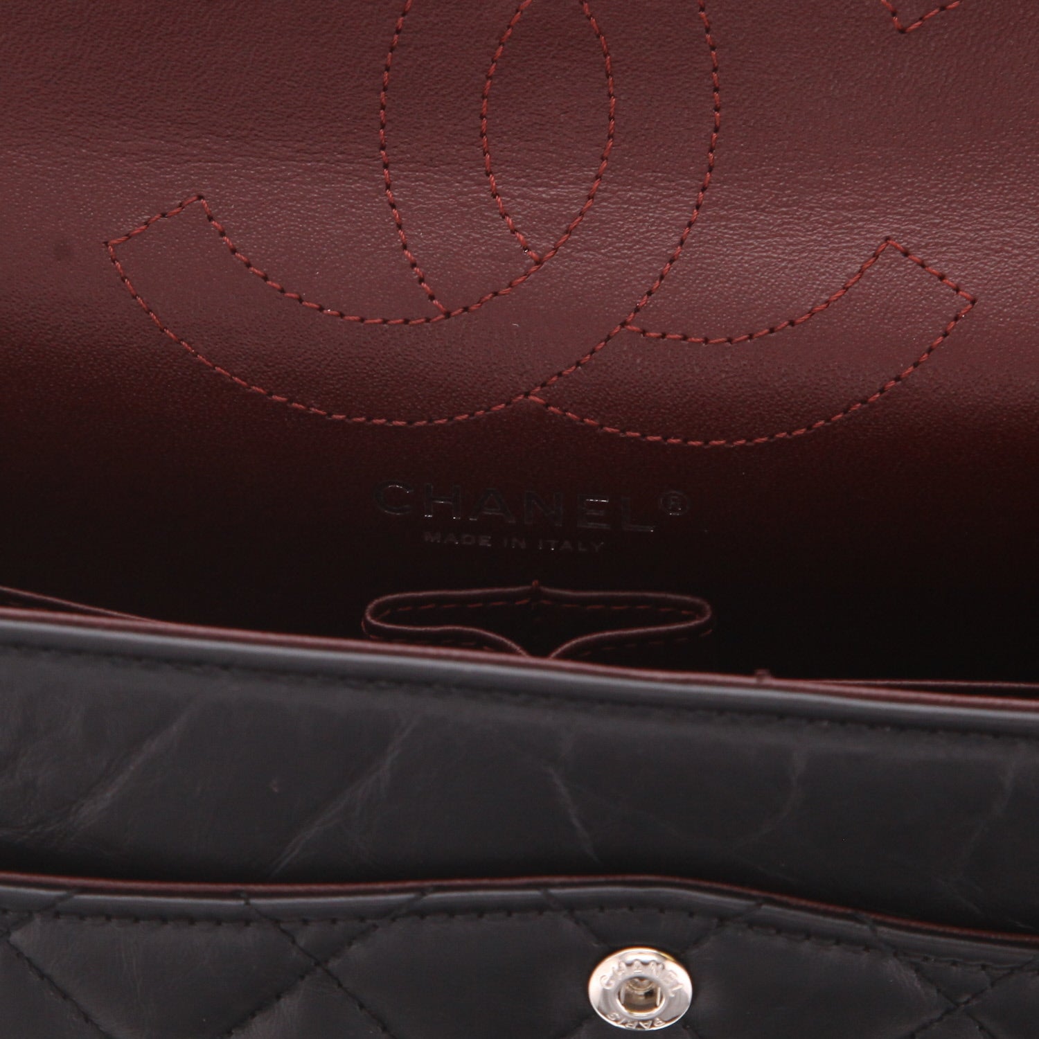 Chanel 2.55 large model shoulder bag in black quilted leather - DETAIL 2