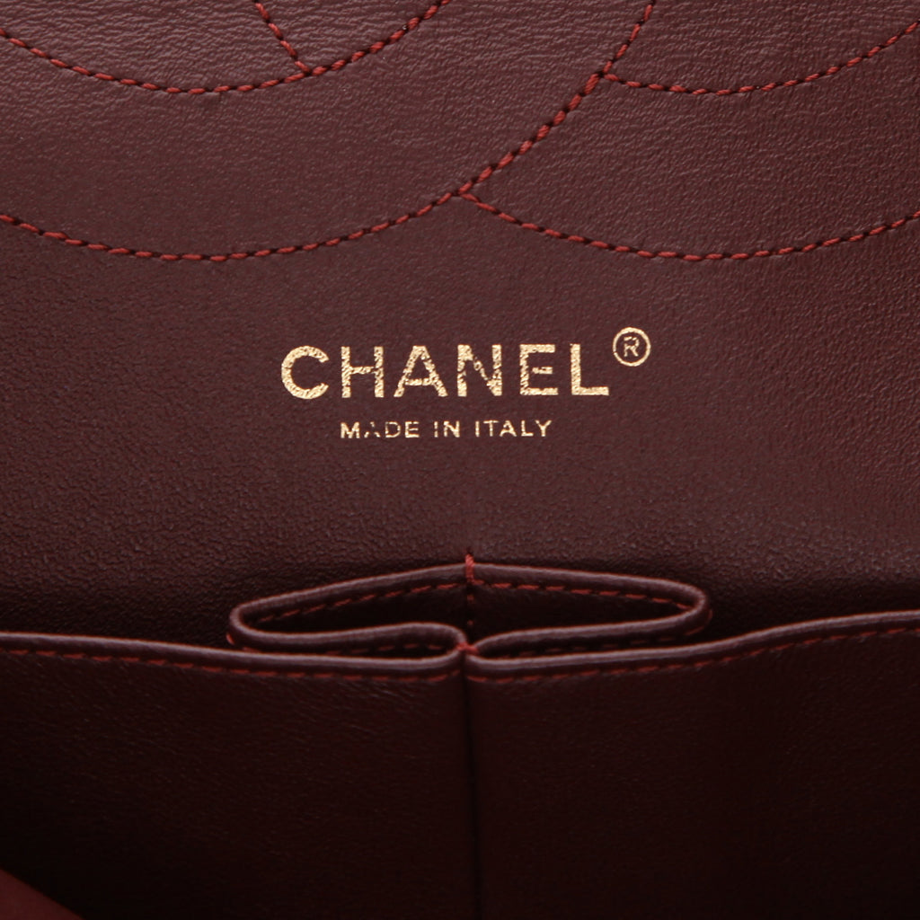 Chanel 2.55 shoulder bag in black quilted leather - DETAIL 2