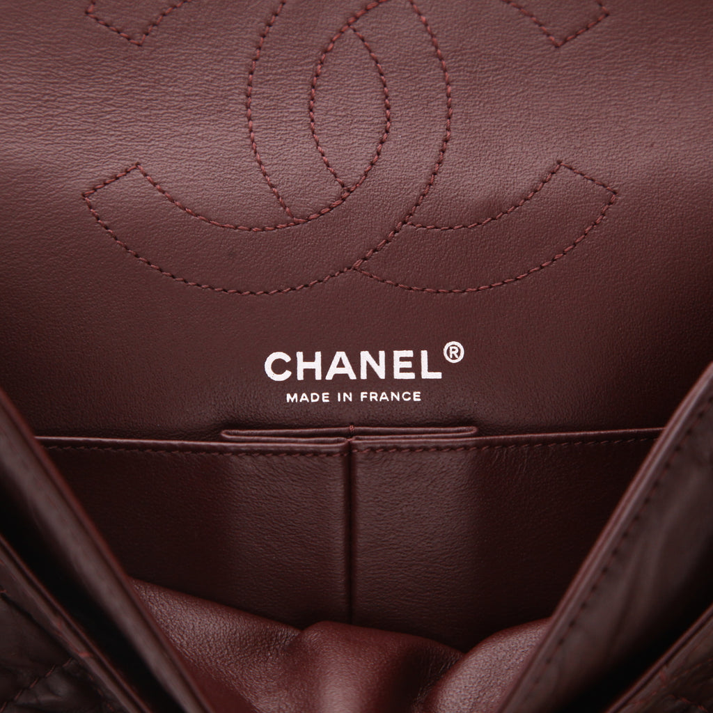 Chanel 2.55 shoulder bag in burgundy quilted leather - DETAIL 2