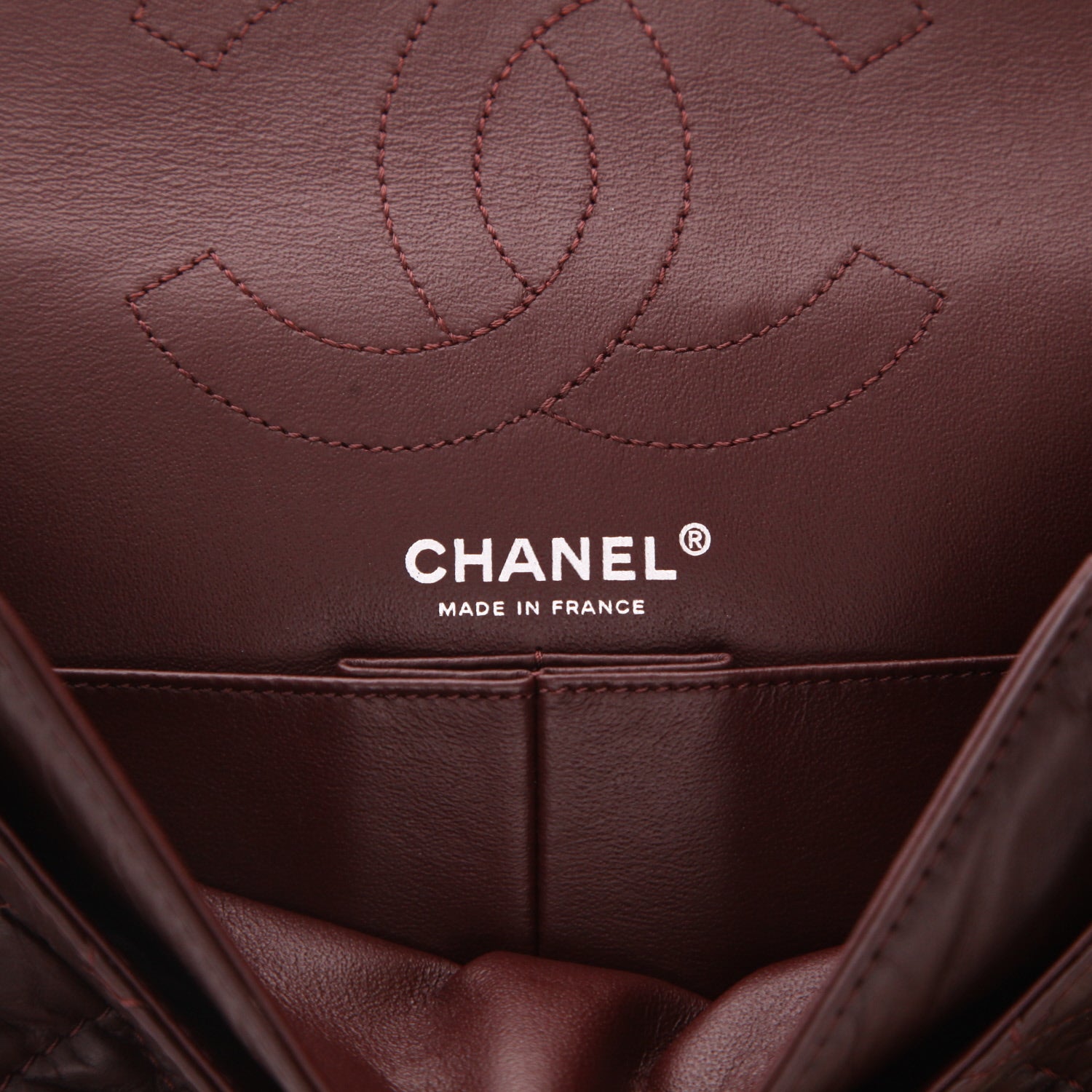 Chanel 2.55 shoulder bag in burgundy quilted leather - DETAIL 2