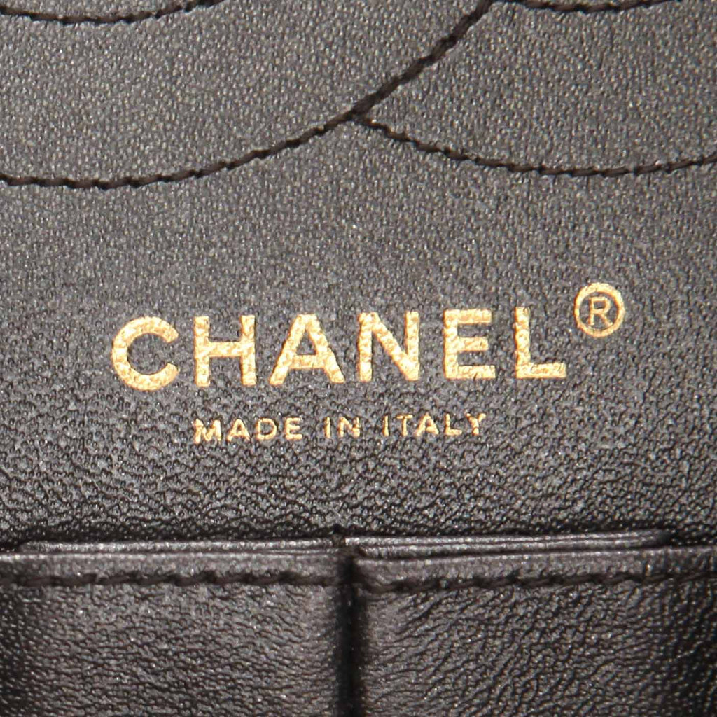 Chanel 2.55 shoulder bag in green quilted iridescent leather - DETAIL 2