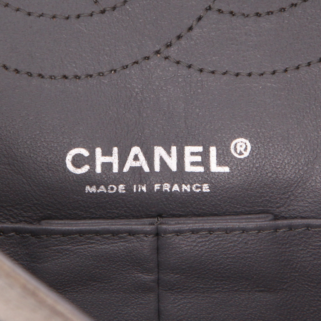 Chanel 2.55 medium model shoulder bag in grey doblis calfskin - DETAIL 2